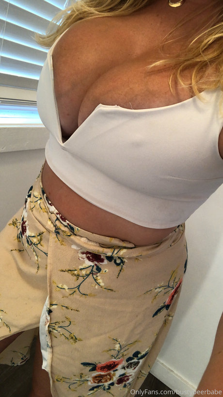 Nahá fotka uniklých OnlyFans od Busty