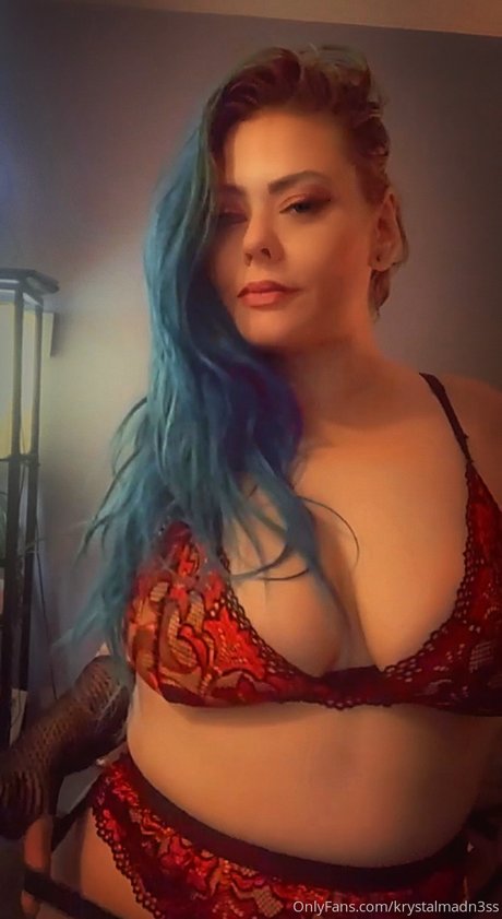 Naken lekkede OnlyFans-bilde av Krystal Sky