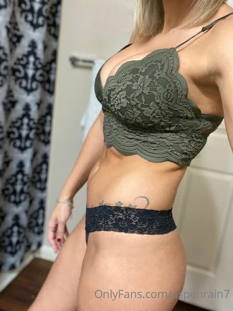 Naken lekkede OnlyFans-bilde av Aspen Rain