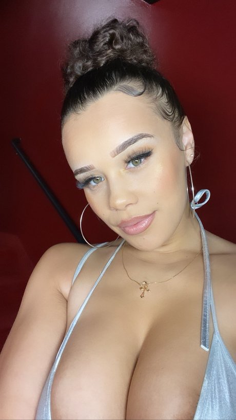 Nahá fotka uniklých OnlyFans od Bootie Bandit