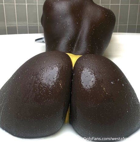 Nacktes geleaktes OnlyFans-Foto von West African Doll