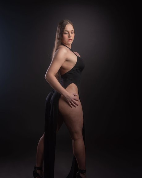 Alaston vuotanut OnlyFans-kuva Alyson Rae