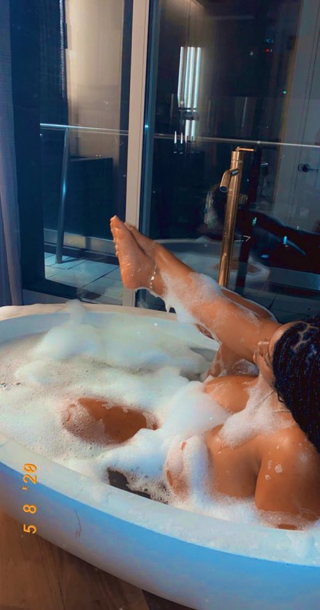 Beatrixx OnlyFans 유출 누드 사진