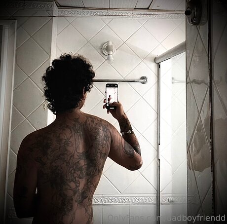 Обнаженная фотография утечки OnlyFans от Dadboyfriendd