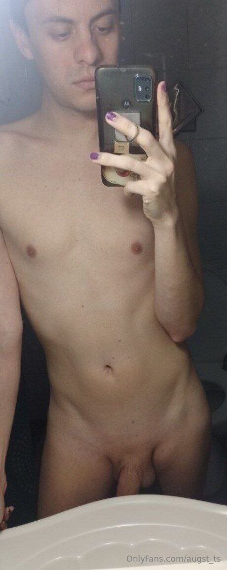 Naken lekkede OnlyFans-bilde av Augst Ts