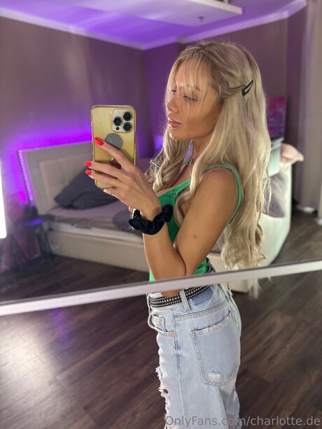 Nahá fotka uniklých OnlyFans od Charlotte De