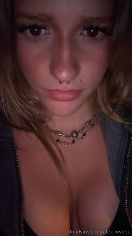 Naken lekkede OnlyFans-bilde av Alex Loveee