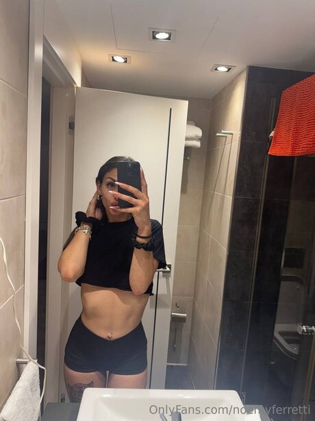 Naken läckt OnlyFans-bild av Noemyferretti