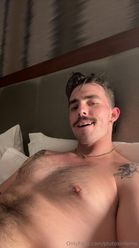 Naken läckt OnlyFans-bild av Plutosinferno