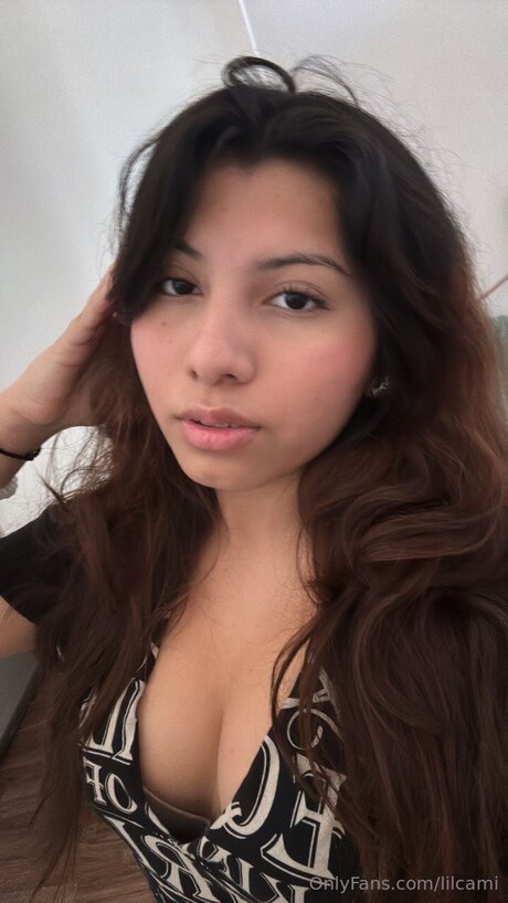 Naken läckt OnlyFans-bild av Lilcami