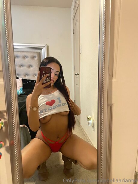Nacktes geleaktes OnlyFans-Foto von Isabellaarianna