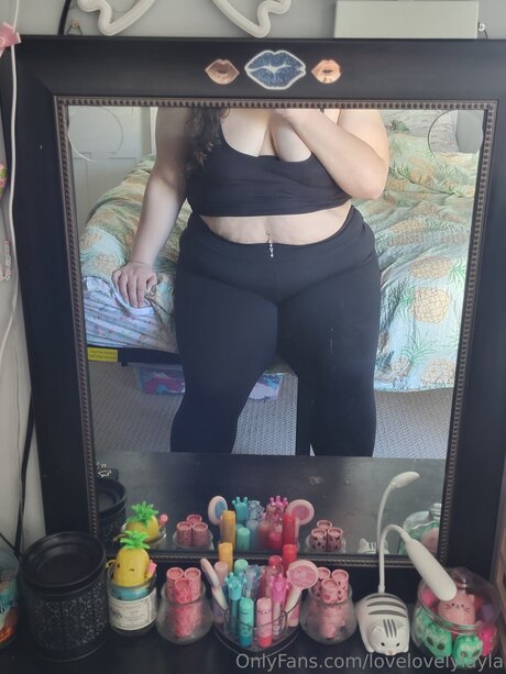 Naken lekkede OnlyFans-bilde av Lovelovelylayla