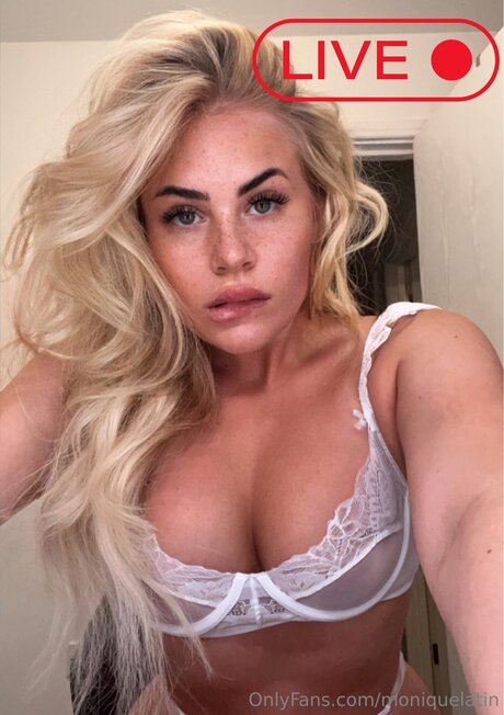 Naken läckt OnlyFans-bild av Moniquelatin