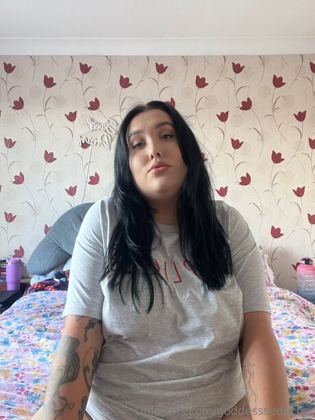 Naken lekkede OnlyFans-bilde av Goddessseductra