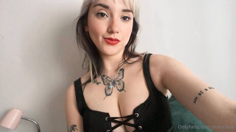 Naken lekkede OnlyFans-bilde av Yumi Lola