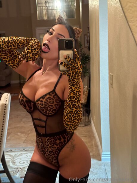 Naken läckt OnlyFans-bild av Aleayaanna