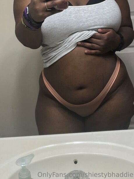 Обнаженная фотография утечки OnlyFans от Shiestybhaddie