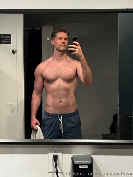 Naken lekkede OnlyFans-bilde av Urbancowboyx