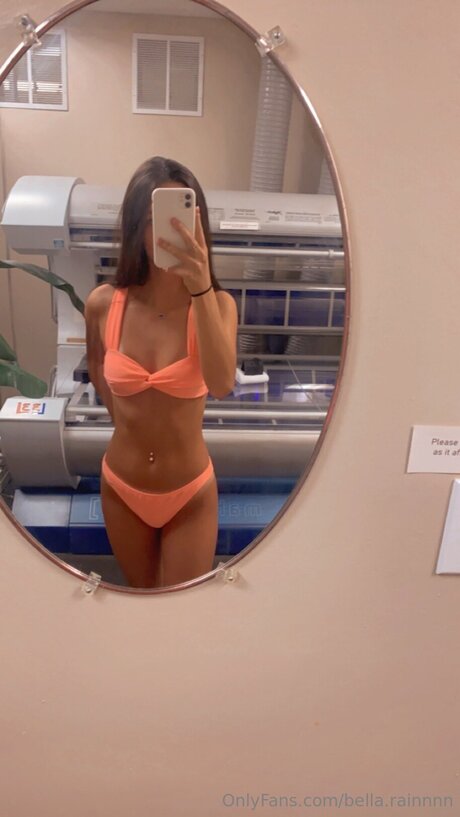 Naken lekkede OnlyFans-bilde av Bella Rainnnn