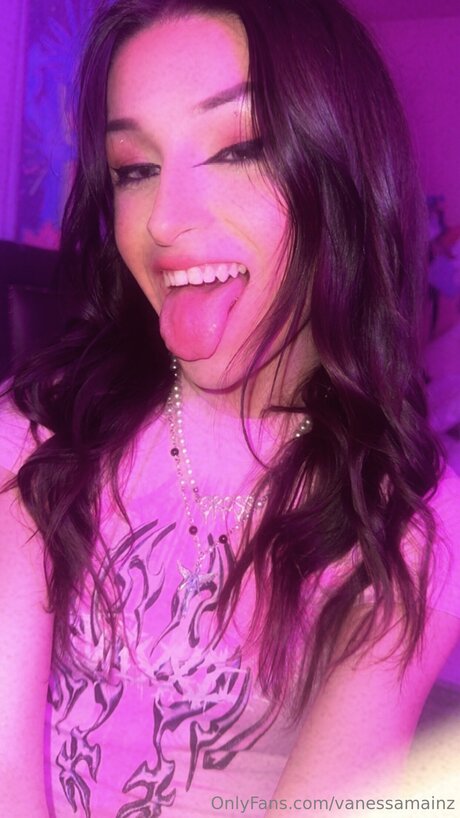 Alaston vuotanut OnlyFans-kuva Vanessamainz