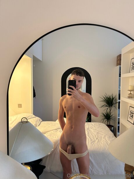 Alaston vuotanut OnlyFans-kuva Gothykendoll