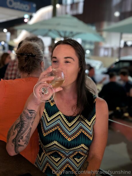Naken läckt OnlyFans-bild av Whitraeofsunshine