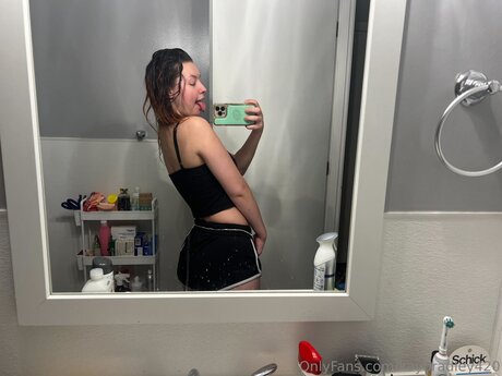 Kaybradley420 OnlyFansリークヌード写真