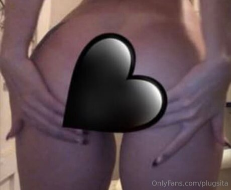 Naken lekkede OnlyFans-bilde av Plugsita