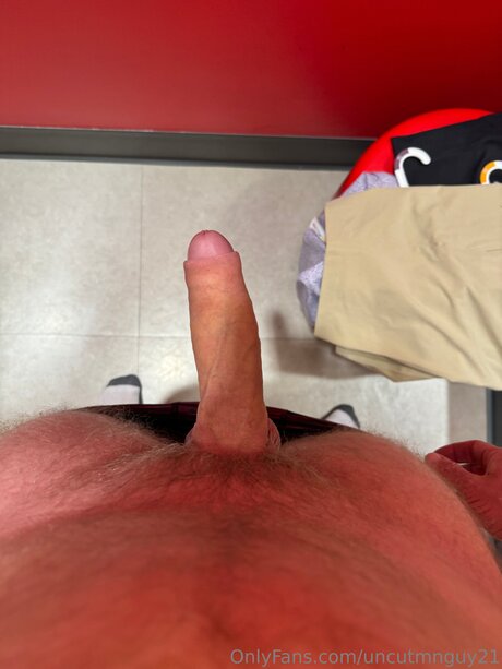 Uncutmnguy21