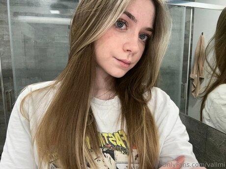 Naken lekkede OnlyFans-bilde av Vallmi