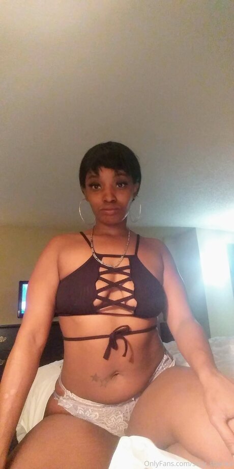Nahá fotka uniklých OnlyFans od Sexy Sherika
