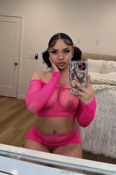 Naken läckt OnlyFans-bild av Yumithedoll