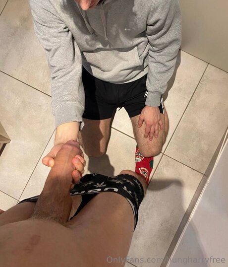 Naken läckt OnlyFans-bild av Hungharryfree