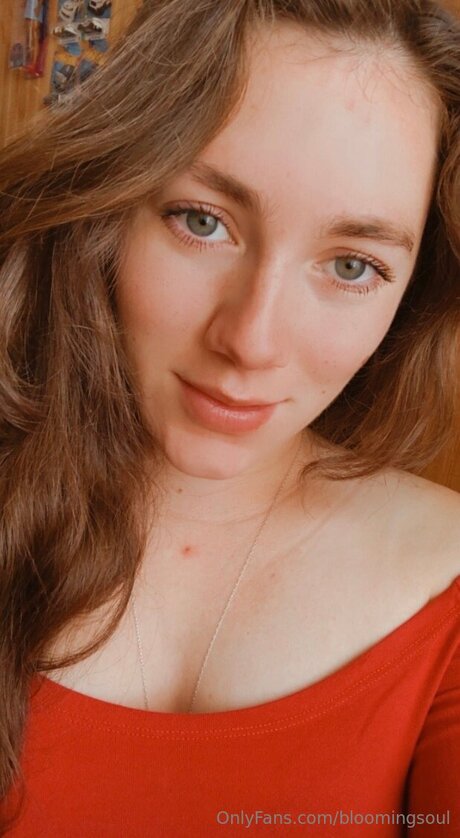 Naken lekkede OnlyFans-bilde av Bloomingsoul