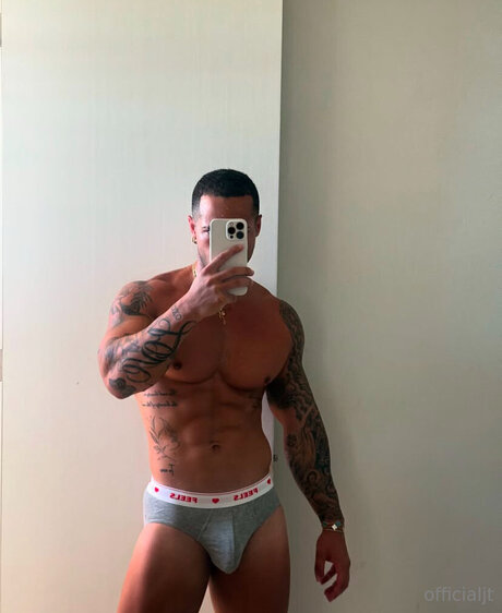 Naken lekkede OnlyFans-bilde av Officialjt