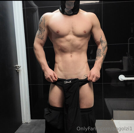Naken lekkede OnlyFans-bilde av Angolzi1