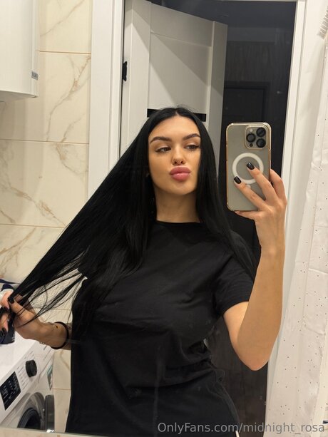 Naken lekkede OnlyFans-bilde av Midnight Rosa