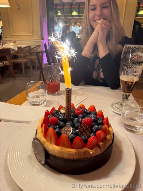 Naken lekkede OnlyFans-bilde av Oliviaballard