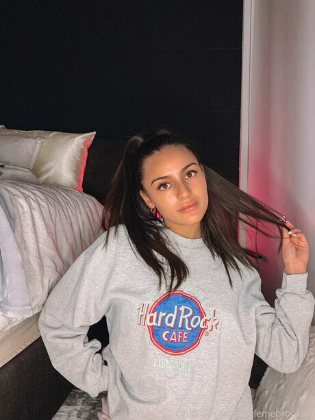 Naken läckt OnlyFans-bild av Stylemebrooklyn