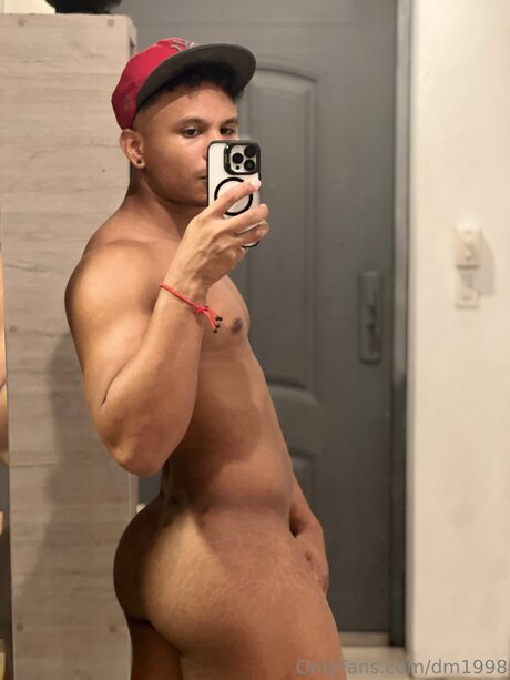 Naken lekkede OnlyFans-bilde av Dm1998