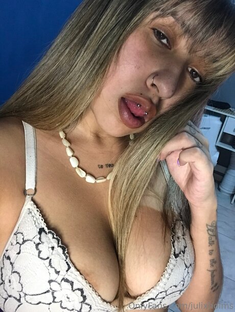 Nahá fotka uniklých OnlyFans od Julixholms