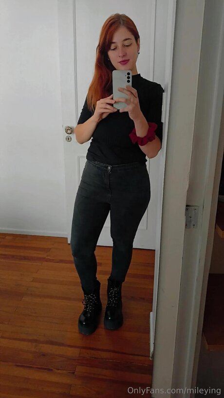 Naken lekkede OnlyFans-bilde av Emileying