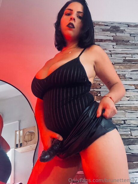 Naken lekkede OnlyFans-bilde av Brunettemily
