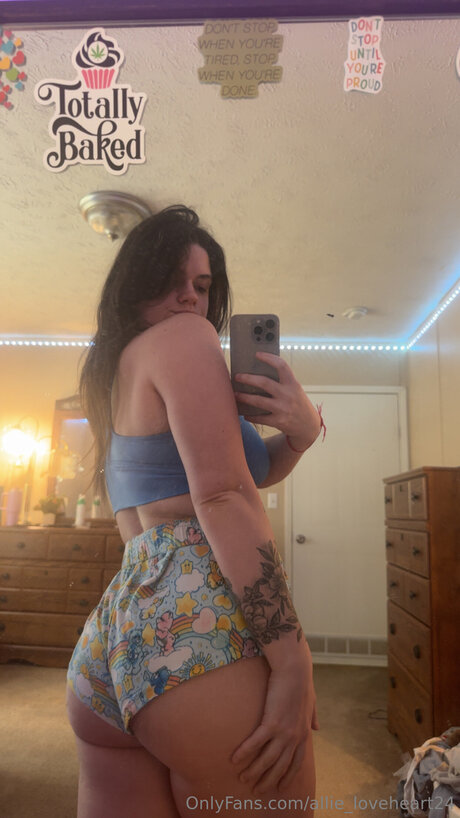 Naken lekkede OnlyFans-bilde av Allie Loveheart24
