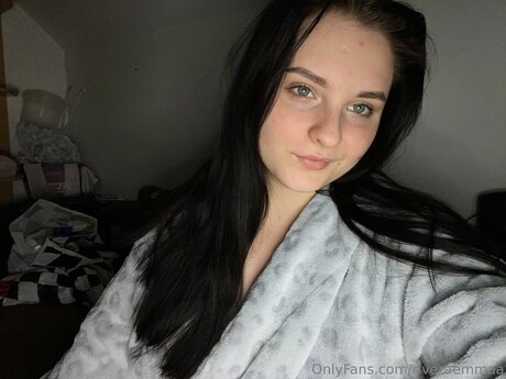 Nacktes geleaktes OnlyFans-Foto von Riveraemmaa