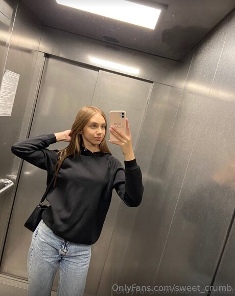 Naakte gelekte OnlyFans-foto van Sweet Crumb