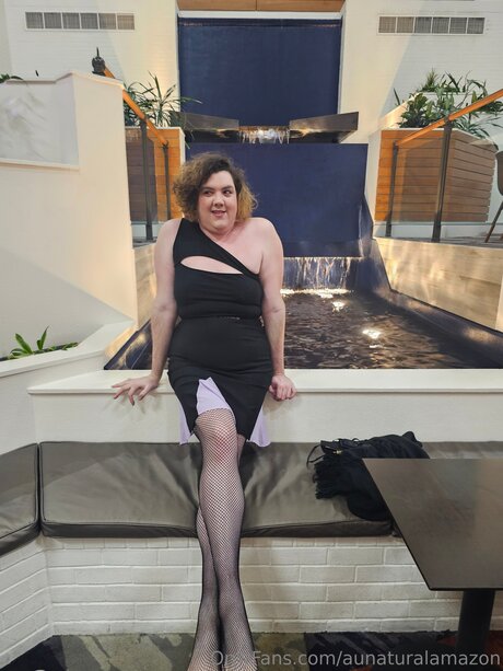 Naken lekkede OnlyFans-bilde av Aunaturalamazon