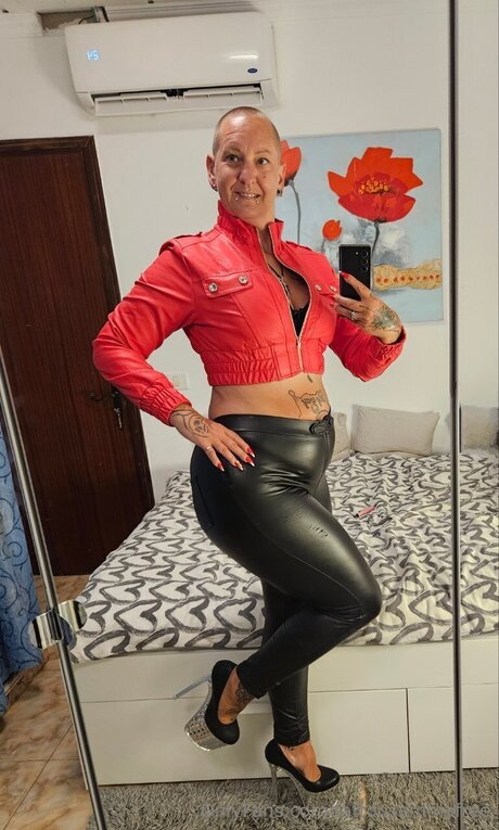 Naken lekkede OnlyFans-bilde av Tattoosemmafree