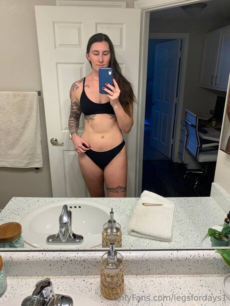 Nøgent lækket OnlyFans-billede af Legsfordays1