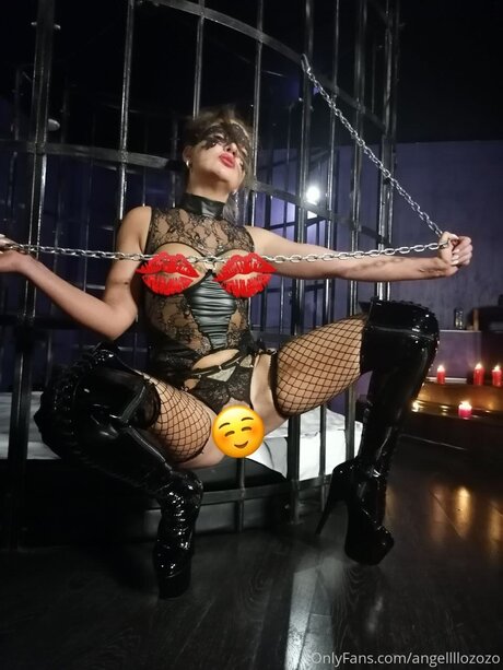 Naken lekkede OnlyFans-bilde av Angellllozozo